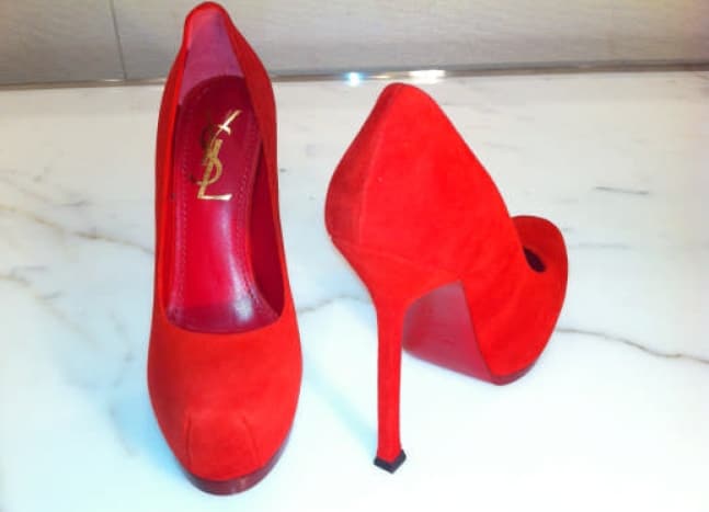 chaussure avec semelle rouge